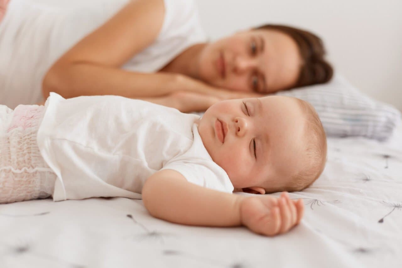 Bayi Susah Tidur Terus? Hindari 4 Kebiasaan Ini