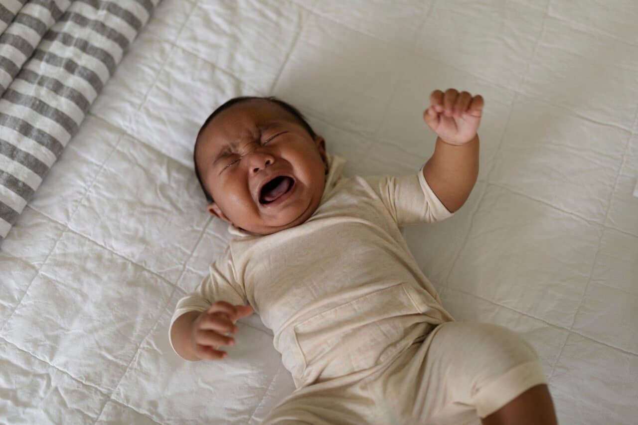 Kenapa Bayi Baru Lahir Sering Gumoh? Ini Penyebabnya