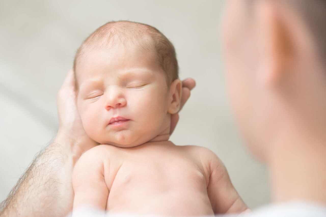 Puting Bayi Keluar Cairan Putih Seperti ASI, Normalkah?
