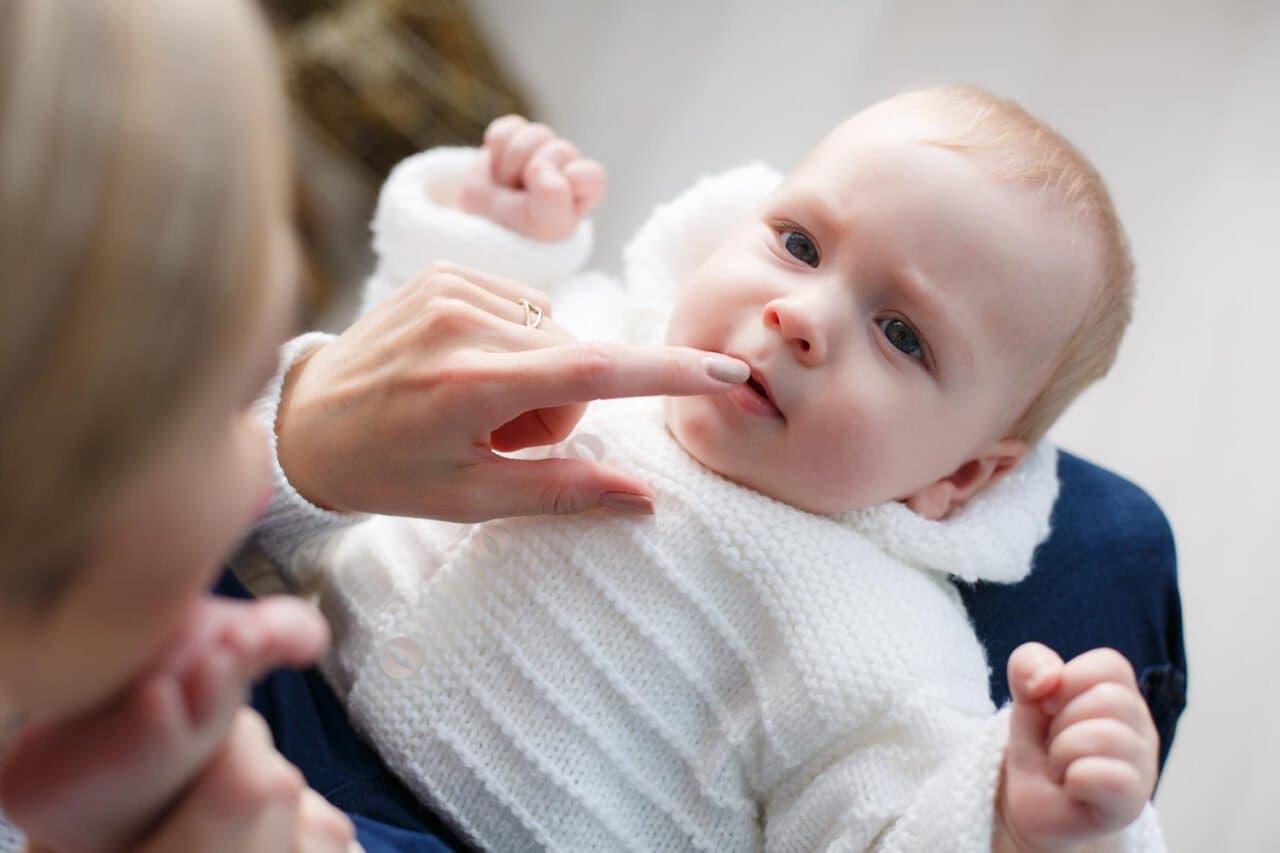 Cara Memberikan ASI Perah untuk Bayi dengan Finger Feeding