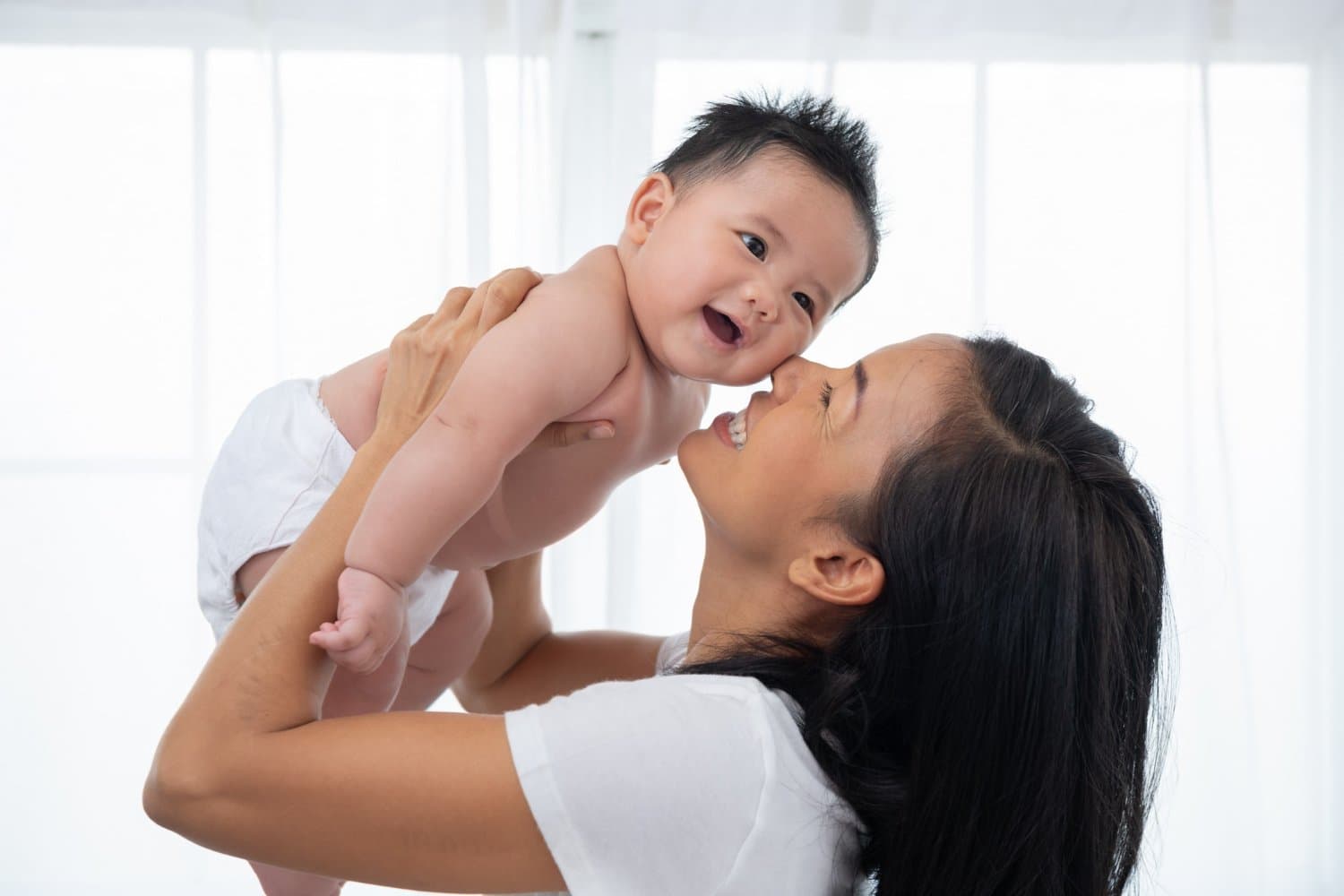 5 Panduan Kenaikan Berat Badan Bayi Sesuai Buku KIA