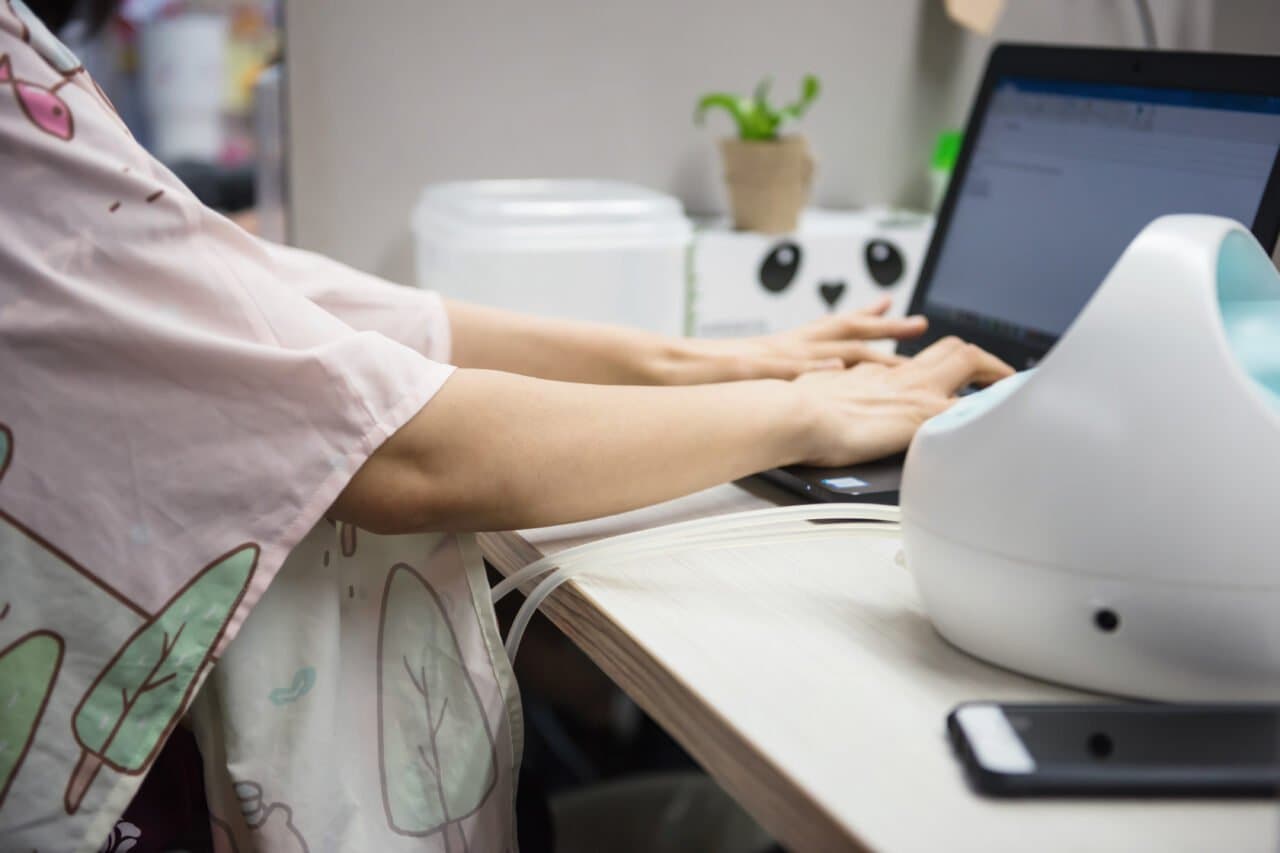 Kantor Belum Punya Ruang Laktasi? Ini Hak Ibu Menyusui