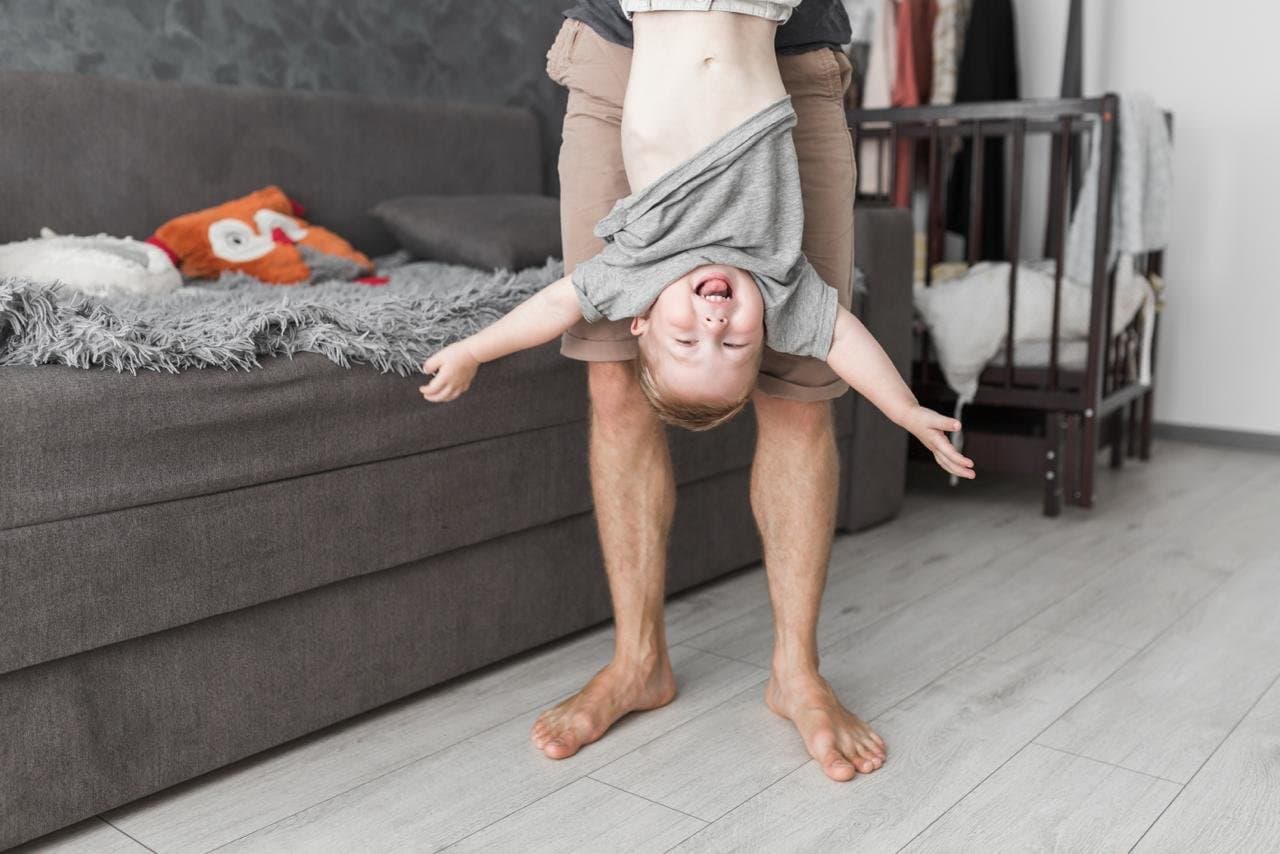 Rough and Tumble Play: Manfaat dan Cara Aman Bermain dengan Anak