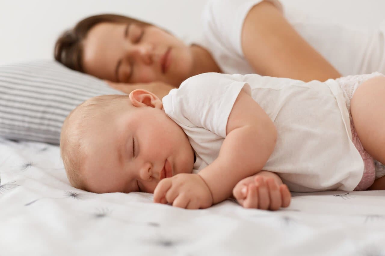 Cara Mengatasi Bayi Susah Tidur, Coba 11 Tips Ini