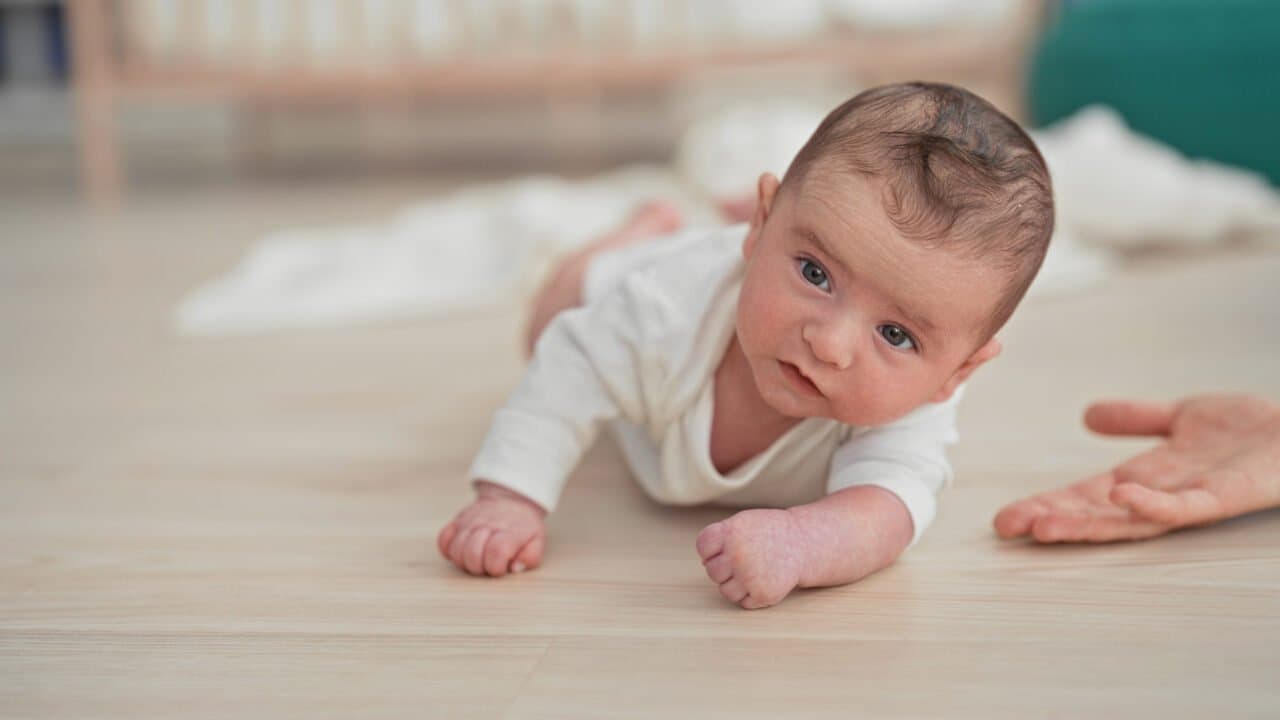 Tummy Time Setelah Menyusu, Kapan Waktu yang Tepat?